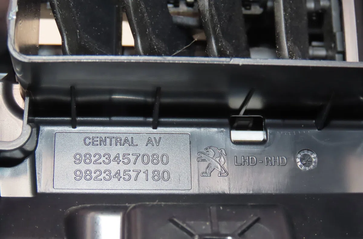 Commande de chauffage Peugeot 208 II (UB_, UP_, UW_, UJ_) 1.5 bluehdi 100 (2019) occasion — photo 3