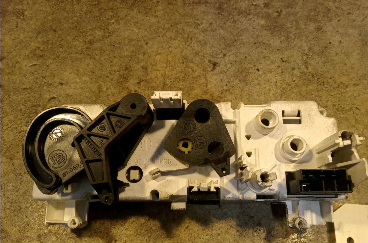 Commande de chauffage Peugeot 306 3-5 portes (7A, 7C, N3, N5) 1.4 (1993-2001) 5 portes occasion — photo 2
