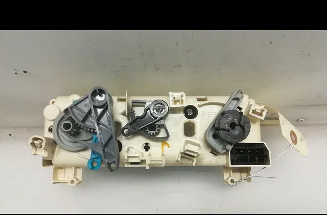 Commande de chauffage Peugeot 306 3-5 portes (7A, 7C, N3, N5) 1.4 (1993-2001) 5 portes occasion — photo 2