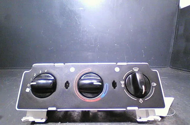 Commande de chauffage Peugeot 306 3-5 portes (7A, 7C, N3, N5) 1.9 d (1994-2001) occasion — photo 3