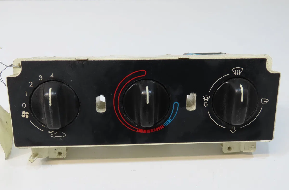 Commande de chauffage Peugeot 306 3-5 portes (7A, 7C, N3, N5) 1.9 dt (1993-2001) occasion