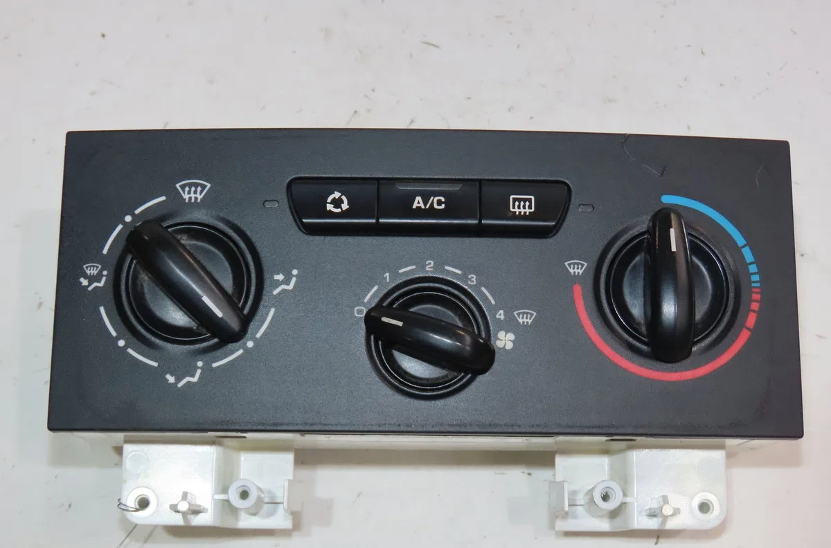 Commande de chauffage Peugeot 307 Break (3E) 1.6 hdi 110 (2004-2008) 5 portes occasion — photo 2