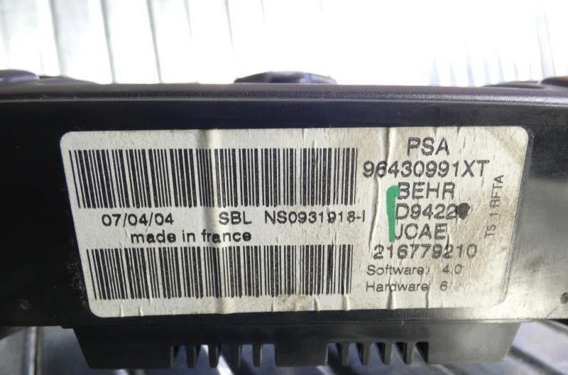 Commande de chauffage PEUGEOT 307 PHASE 1 BREAK occasion — photo 2