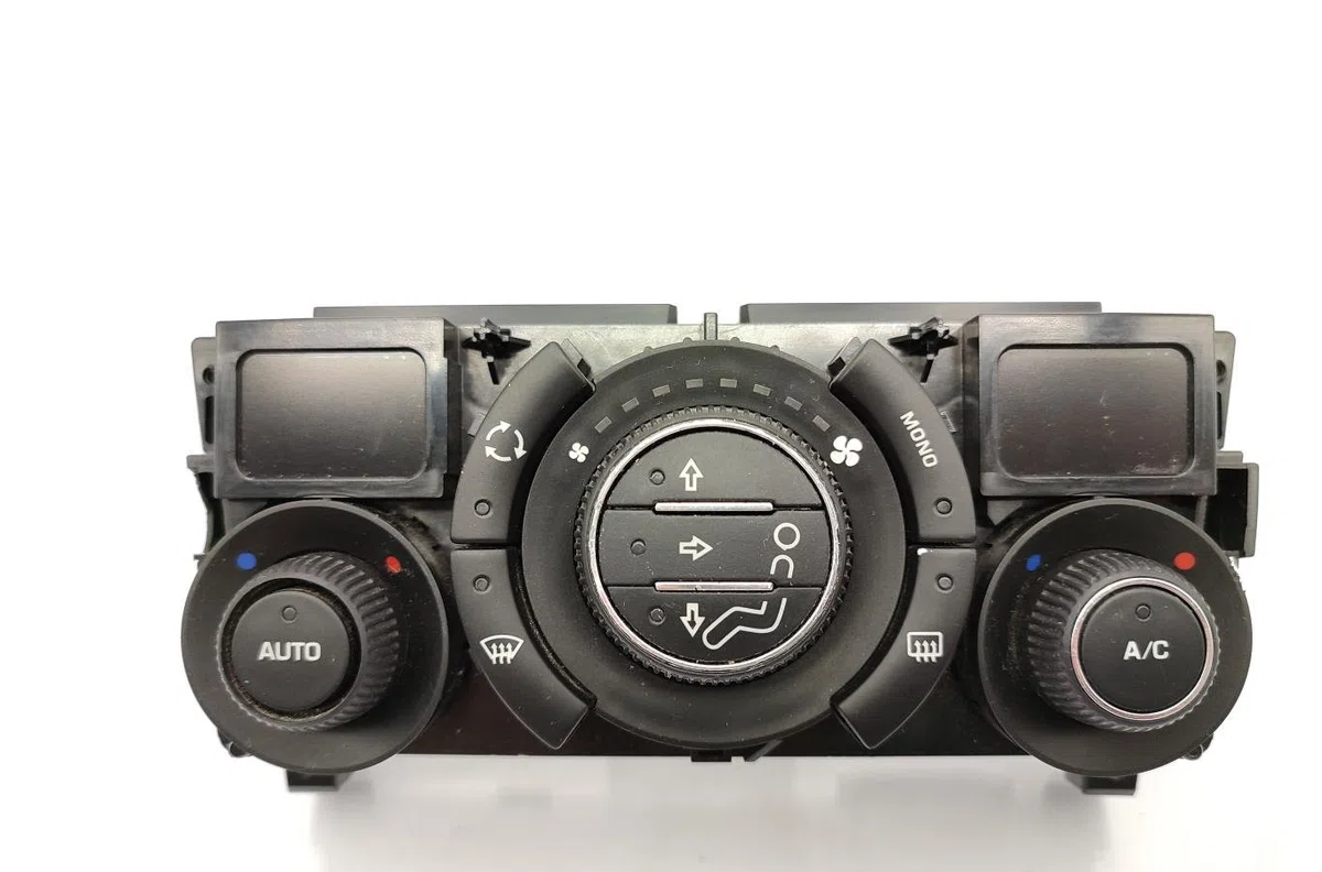 Commande de chauffage PEUGEOT 308 1 SW PHASE 1 BREAK occasion — photo 2