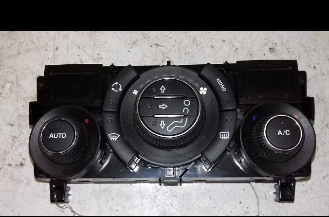 Commande de chauffage Peugeot 308 I (4A_, 4C_) 1.6 16v (2007-2014) 5 portes occasion — photo 3