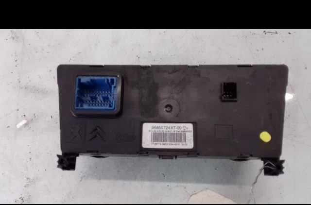 Commande de chauffage Peugeot 308 I (4A_, 4C_) 1.6 hdi (2007-2014) 5 portes occasion — photo 2