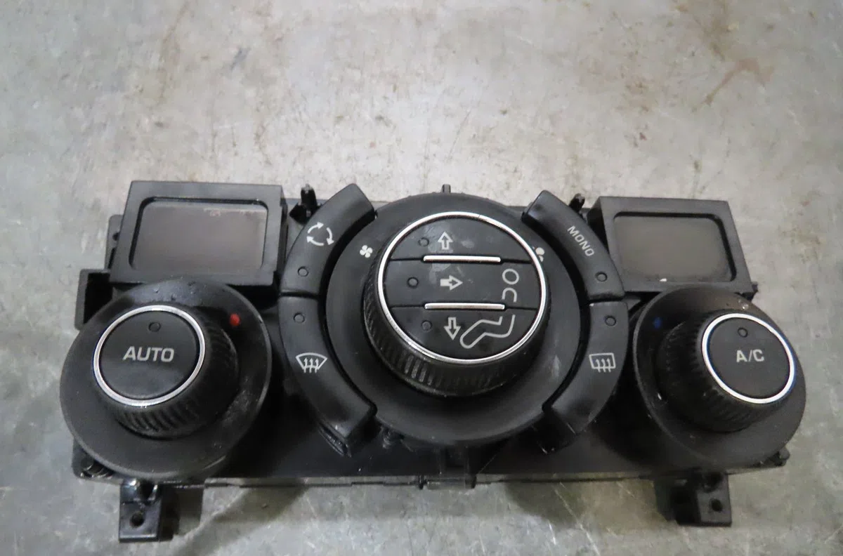 Commande de chauffage Peugeot 308 I (4A_, 4C_) 2.0 hdi (2007-2014) occasion — photo 3