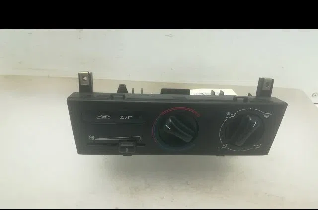 Commande de chauffage Peugeot 406 (8B) 1.9 td (1996-2004) occasion — photo 2