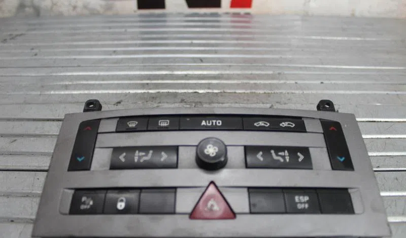 Commande de chauffage PEUGEOT 407 PHASE 1 occasion — photo 3