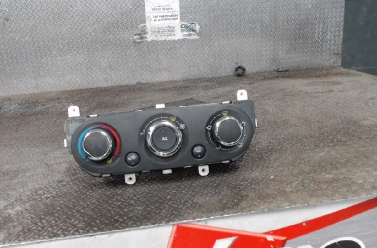 Commande de chauffage Renault CAPTUR I (J5_, H5_) 1.5 dci 90 (2013) 5 portes occasion — photo 2