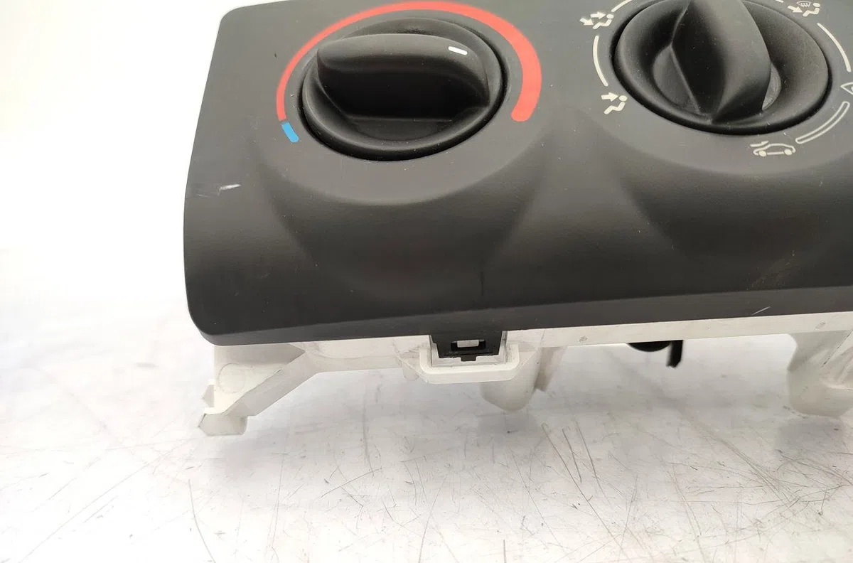 Commande de chauffage RENAULT CLIO 2 CAMPUS PHASE 1 occasion — photo 2