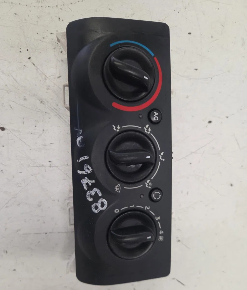 Commande de chauffage RENAULT CLIO 2 CAMPUS PHASE 1 occasion — photo 2