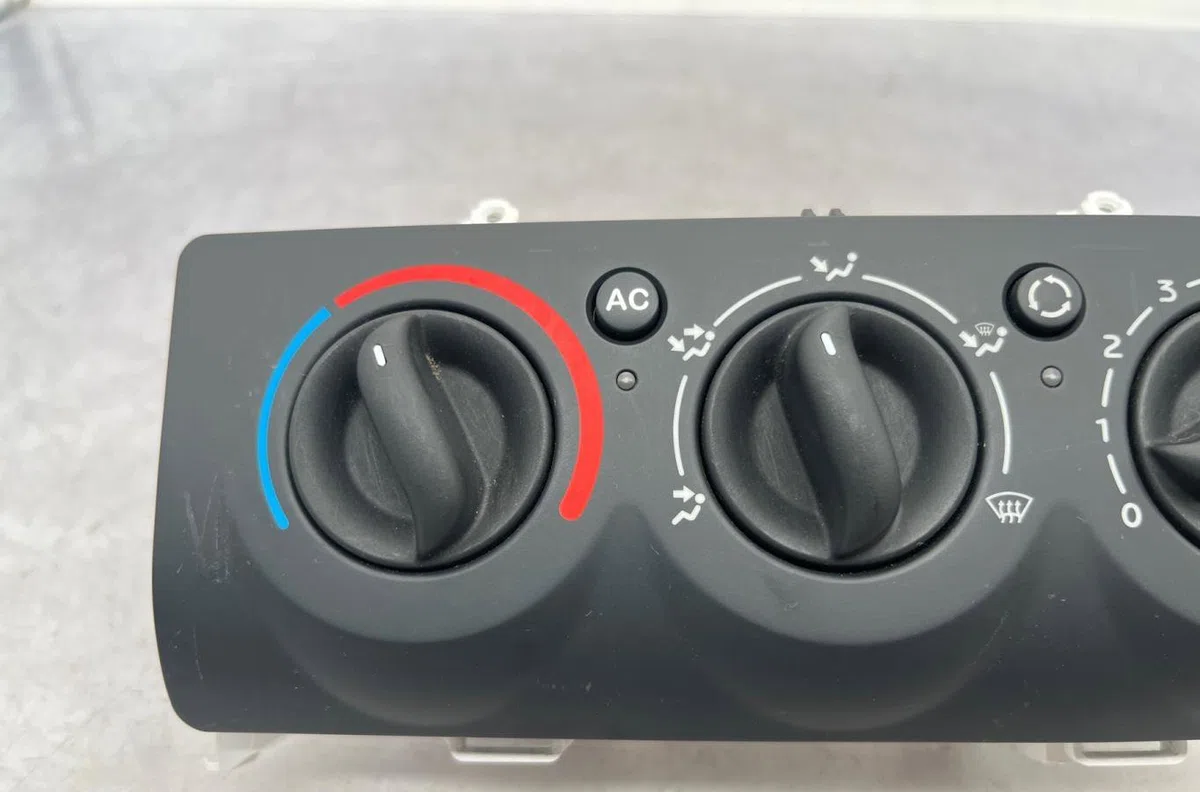 Commande de chauffage RENAULT CLIO 2 CAMPUS PHASE 2 occasion — photo 2