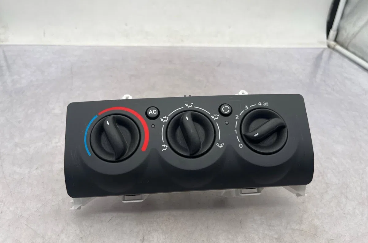 Commande de chauffage RENAULT CLIO 2 CAMPUS PHASE 2 occasion — photo 3