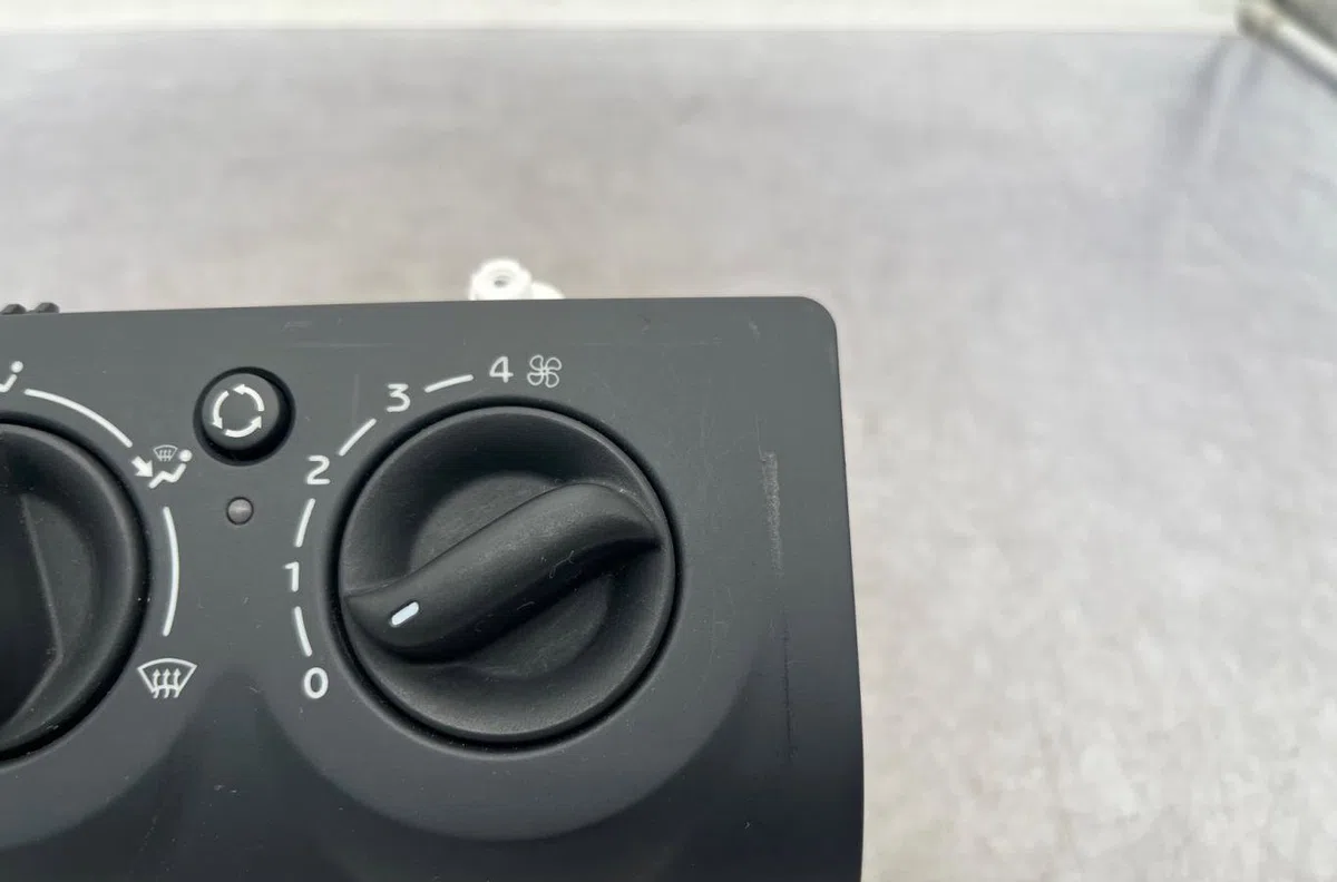 Commande de chauffage RENAULT CLIO 2 CAMPUS PHASE 2 occasion — photo 4
