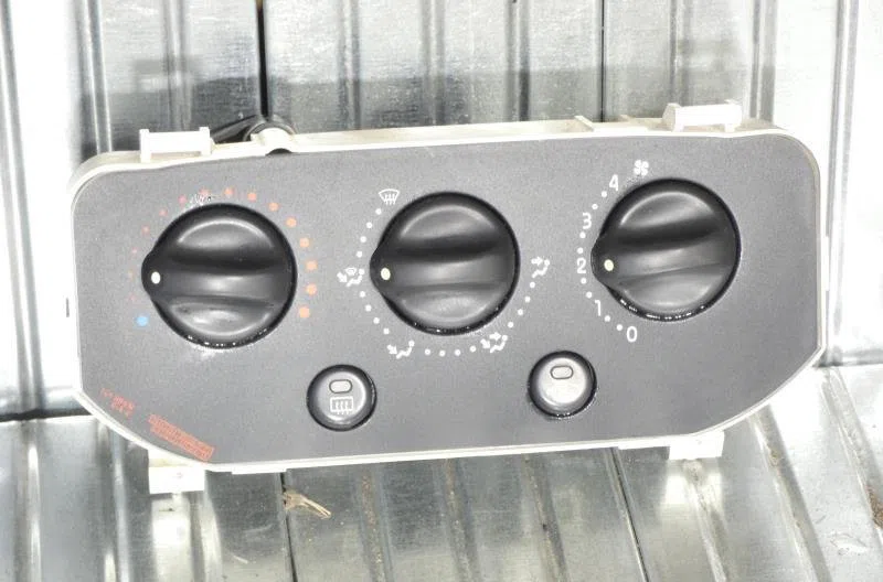 Commande de chauffage RENAULT CLIO 2 PHASE 1 occasion — photo 3