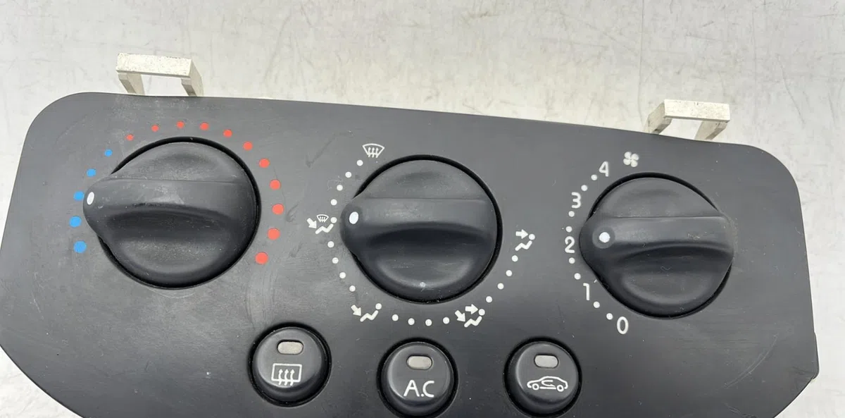 Commande de chauffage RENAULT CLIO 2 PHASE 1 occasion — photo 3