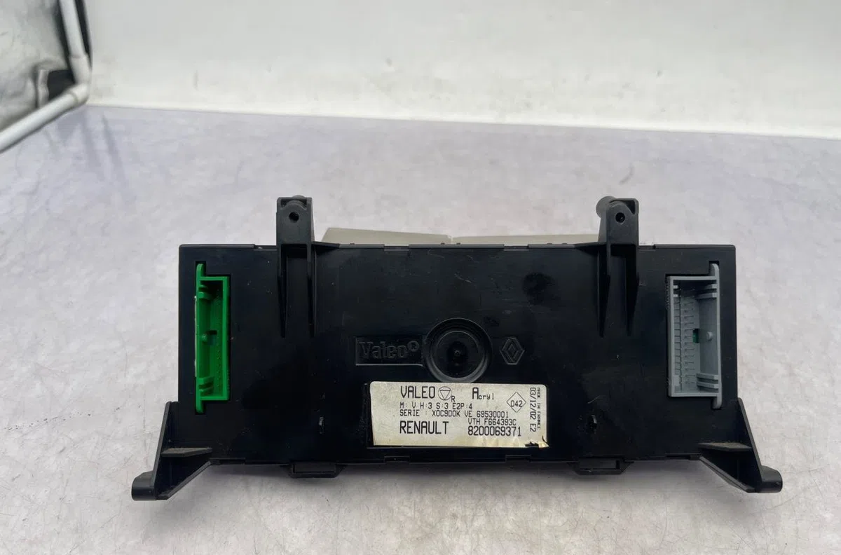 Commande de chauffage RENAULT CLIO 2 PHASE 2 occasion — photo 3