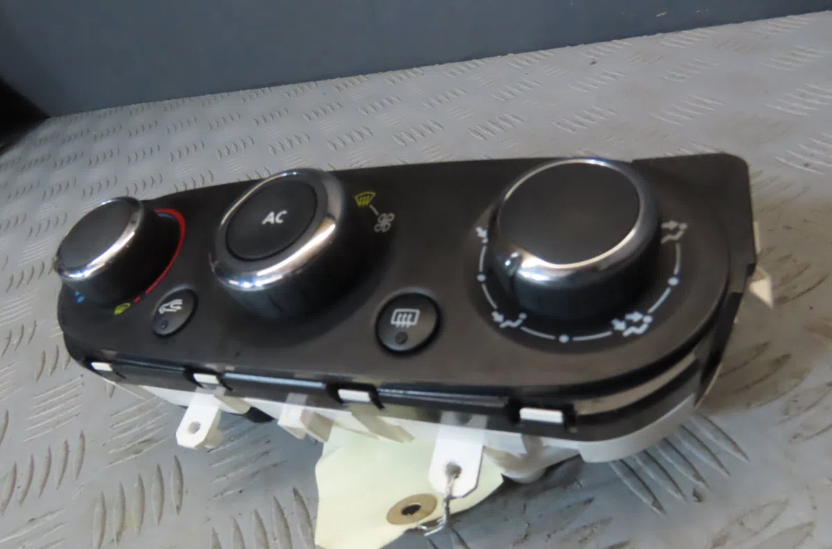 Commande de chauffage RENAULT CLIO 2013 occasion — photo 2