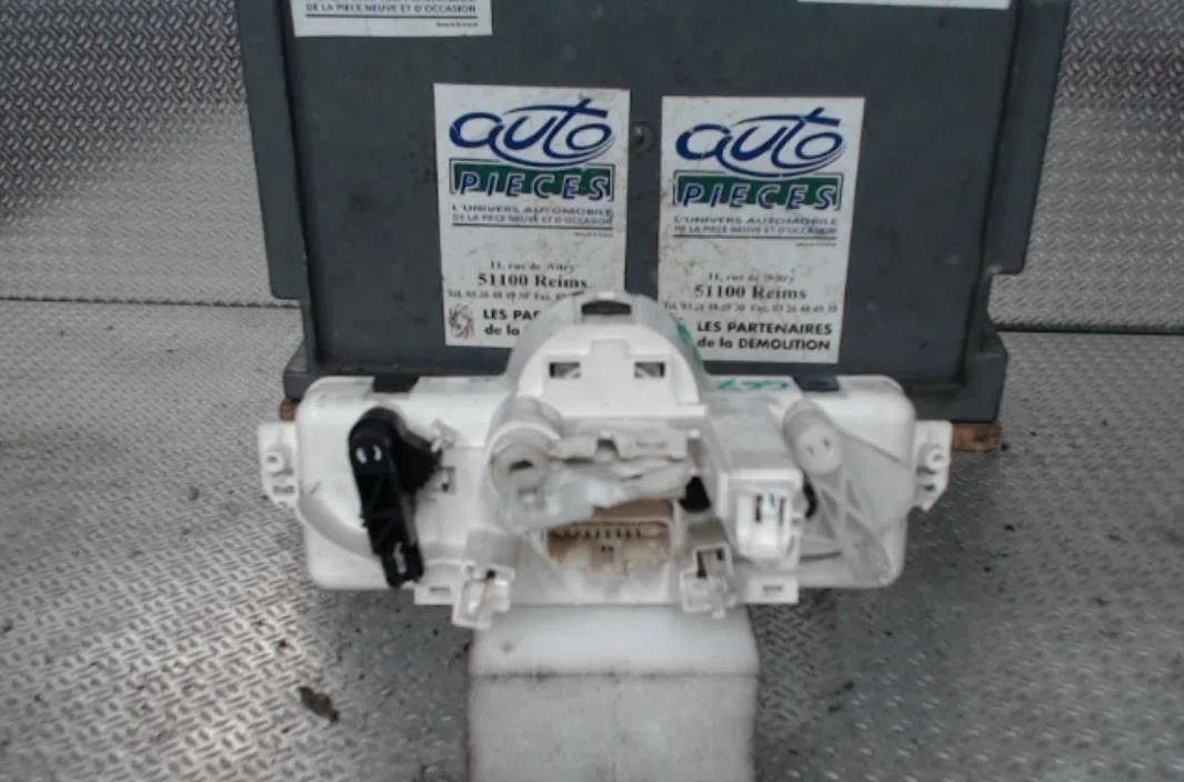 Commande de chauffage RENAULT CLIO 3  CLIO 3 PHASE 1 occasion — photo 2