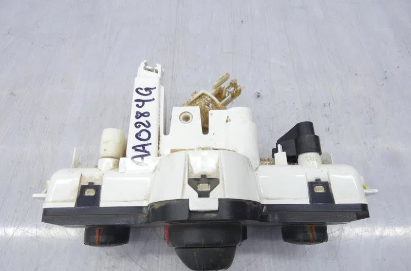 Commande de chauffage RENAULT CLIO 3 PHASE 1 occasion — photo 2