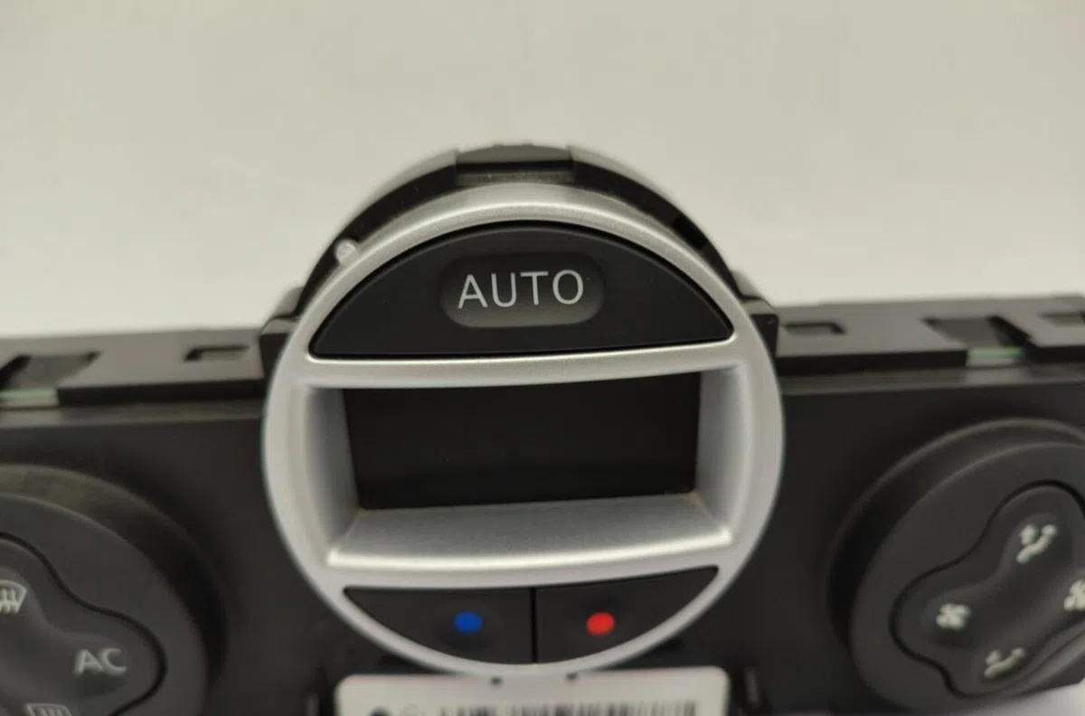 Commande de chauffage RENAULT CLIO 3 PHASE 2 BREAK occasion — photo 2