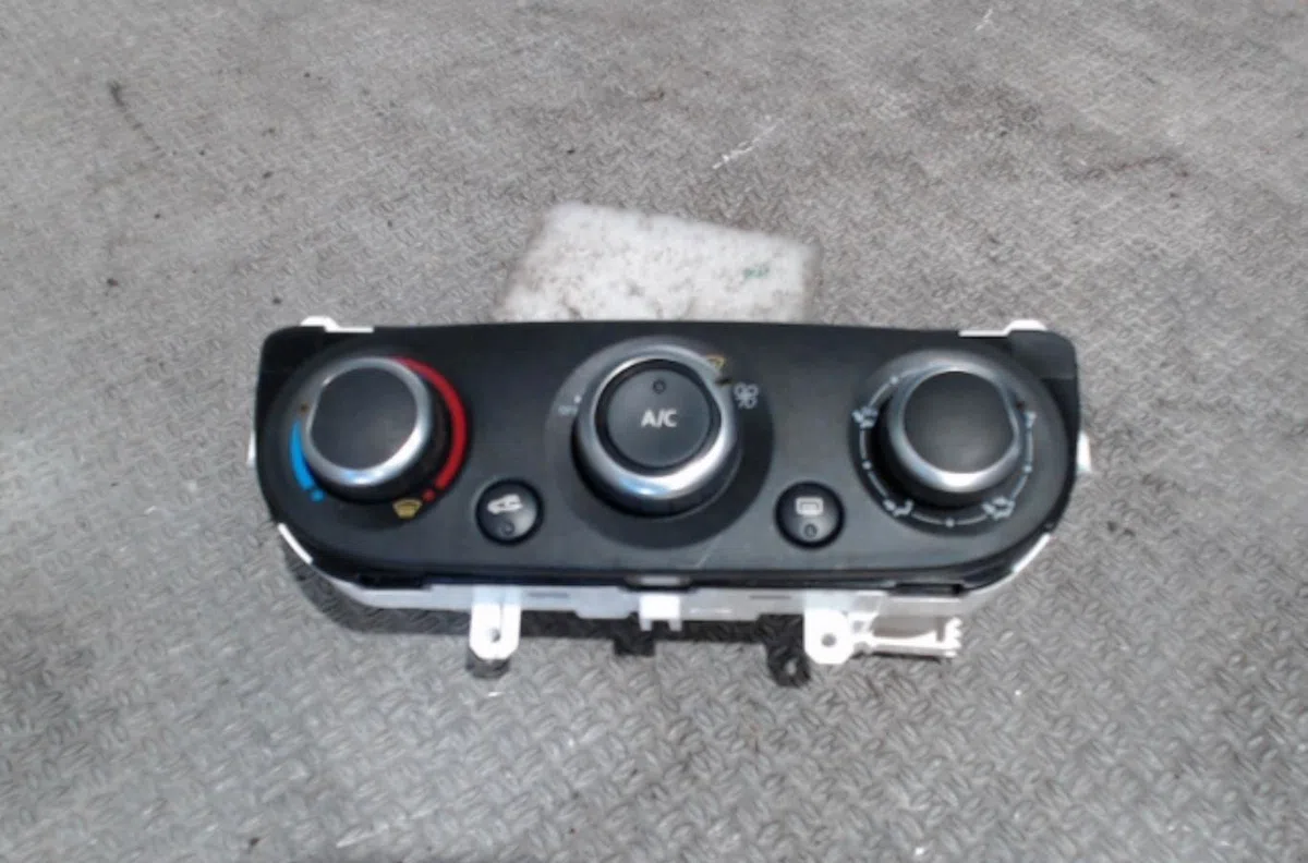 Commande de chauffage RENAULT CLIO 4  CLIO 4 PHASE 2 occasion — photo 2