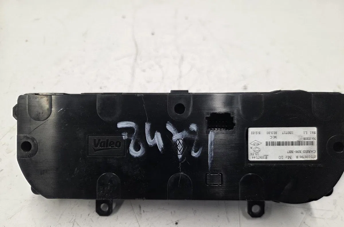 Commande de chauffage RENAULT CLIO 4 PHASE 1 BREAK occasion — photo 3
