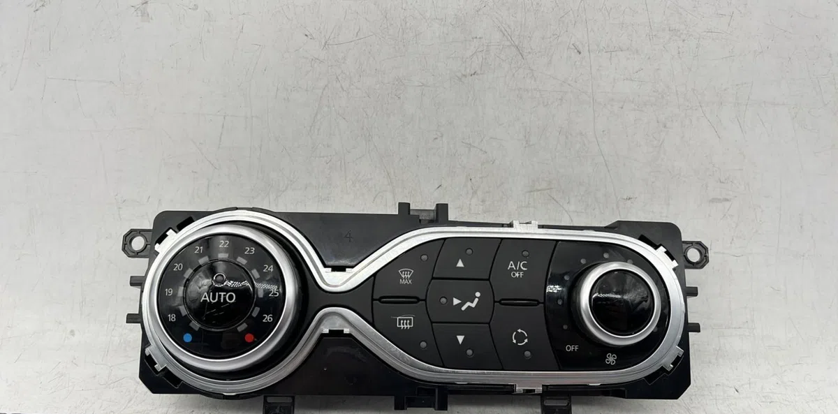Commande de chauffage RENAULT CLIO 4 PHASE 1 BREAK occasion — photo 2