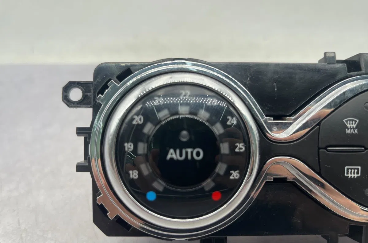 Commande de chauffage RENAULT CLIO 4 PHASE 1 BREAK occasion — photo 2