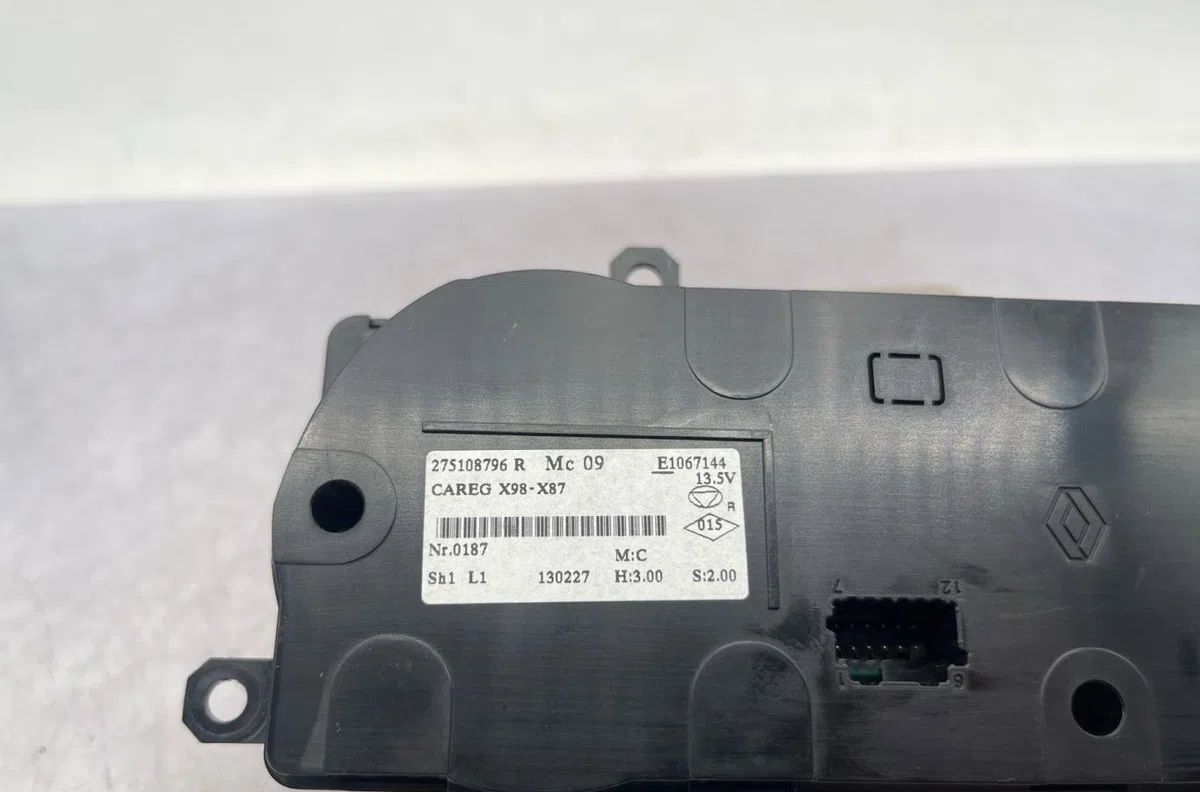 Commande de chauffage RENAULT CLIO 4 PHASE 1 BREAK occasion — photo 4