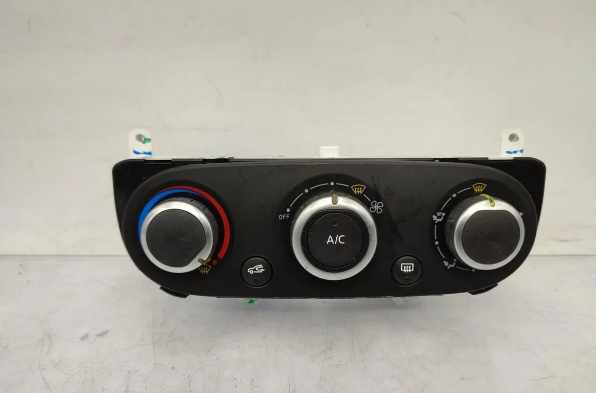 Commande de chauffage RENAULT CLIO 4 PHASE 1 BREAK occasion — photo 2