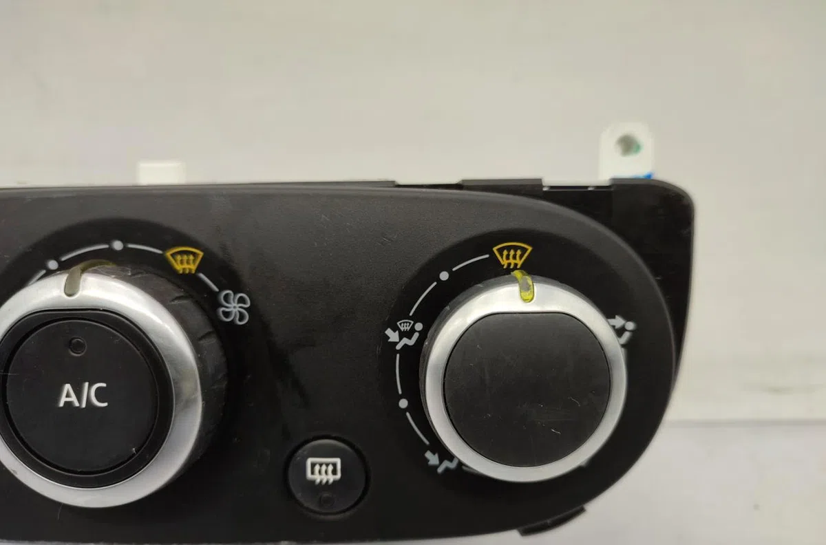 Commande de chauffage RENAULT CLIO 4 PHASE 1 BREAK occasion — photo 3