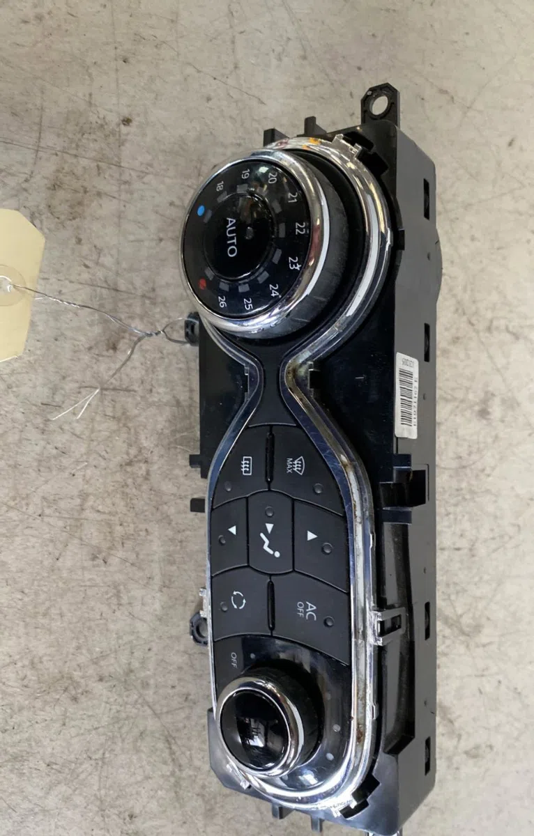 Commande de chauffage RENAULT CLIO 4 PHASE 1 occasion — photo 2