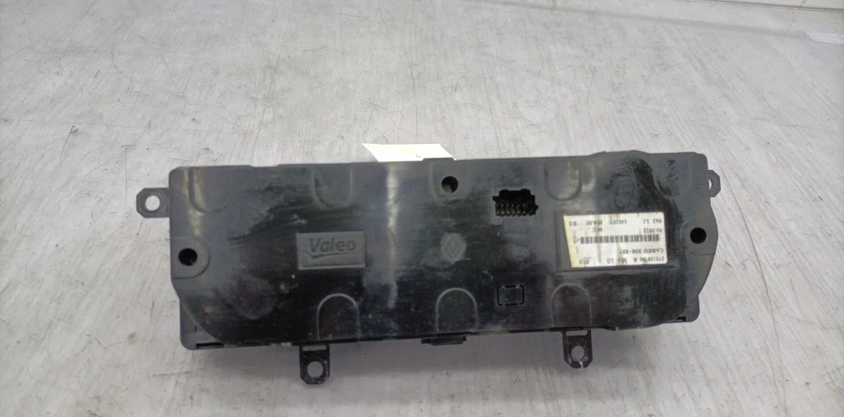 Commande de chauffage RENAULT CLIO 4 PHASE 1 occasion — photo 2