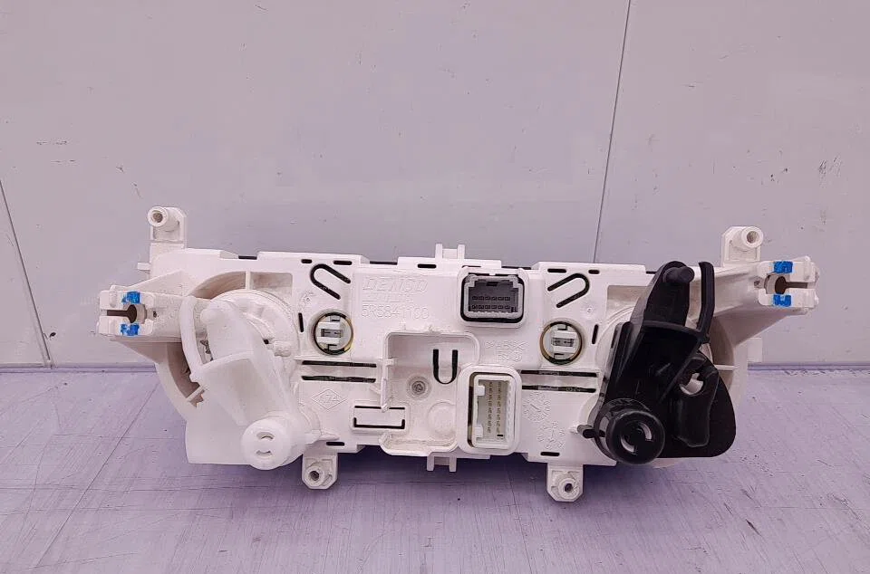 Commande de chauffage RENAULT CLIO 4 PHASE 1 occasion — photo 2