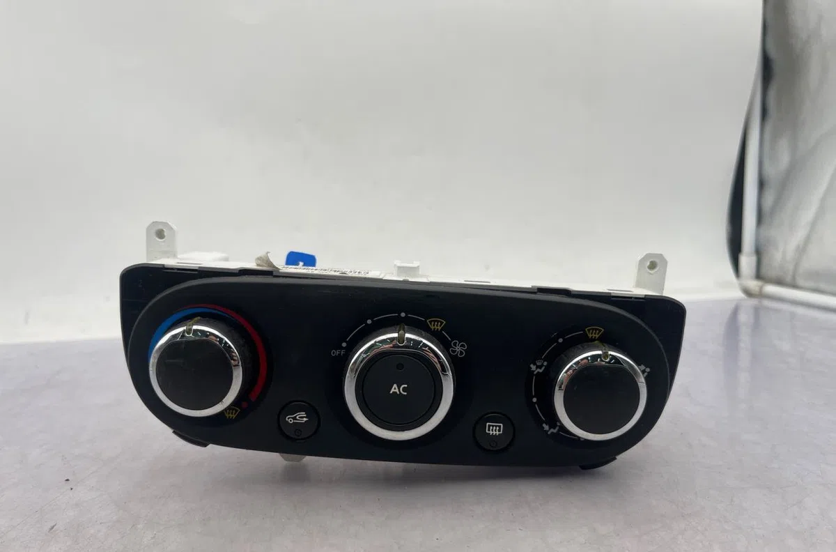 Commande de chauffage RENAULT CLIO 4 PHASE 1 occasion — photo 2