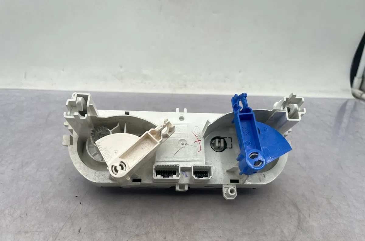 Commande de chauffage RENAULT CLIO 4 PHASE 1 occasion — photo 3