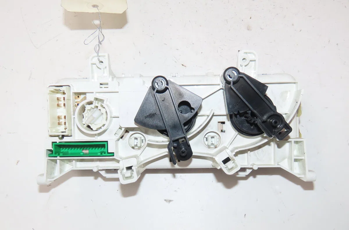 Commande de chauffage Renault CLIO II (BB_, CB_) 1.2 16v (bb05, bb0w, bb11, bb27, bb2t, bb2u, bb2v, cb05,... (2001-2016) 3 portes occasion — photo 3