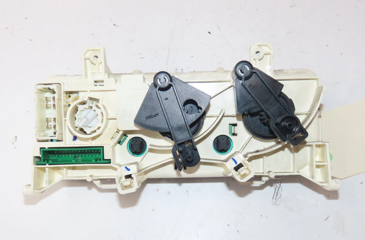 Commande de chauffage Renault CLIO II (BB_, CB_) 1.2 (bb0a, bb0f, bb10, bb1k, bb28, bb2d, bb2h, cb0a,... (1998-2010) 5 portes occasion — photo 3