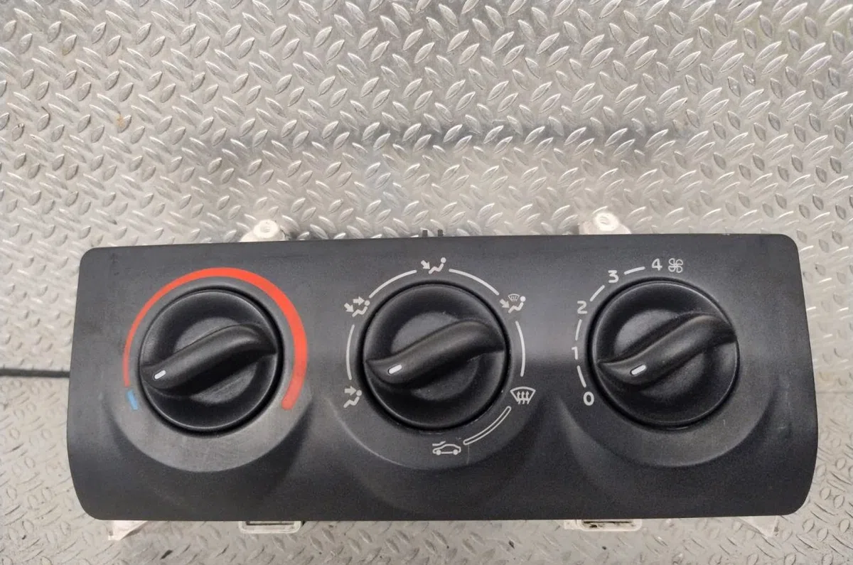 Commande de chauffage Renault CLIO II (BB_, CB_) 1.5 dci (b-c2j) (2004-2012) occasion — photo 2