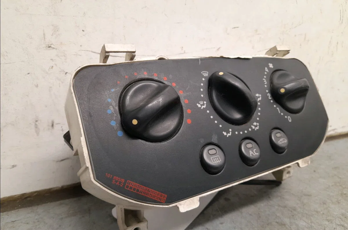 Commande de chauffage RENAULT CLIO II occasion — photo 2