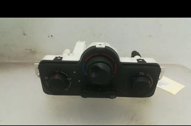 Commande de chauffage RENAULT CLIO III 2008 occasion — photo 4