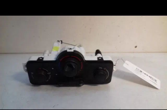 Commande de chauffage RENAULT CLIO III 2010 occasion — photo 2