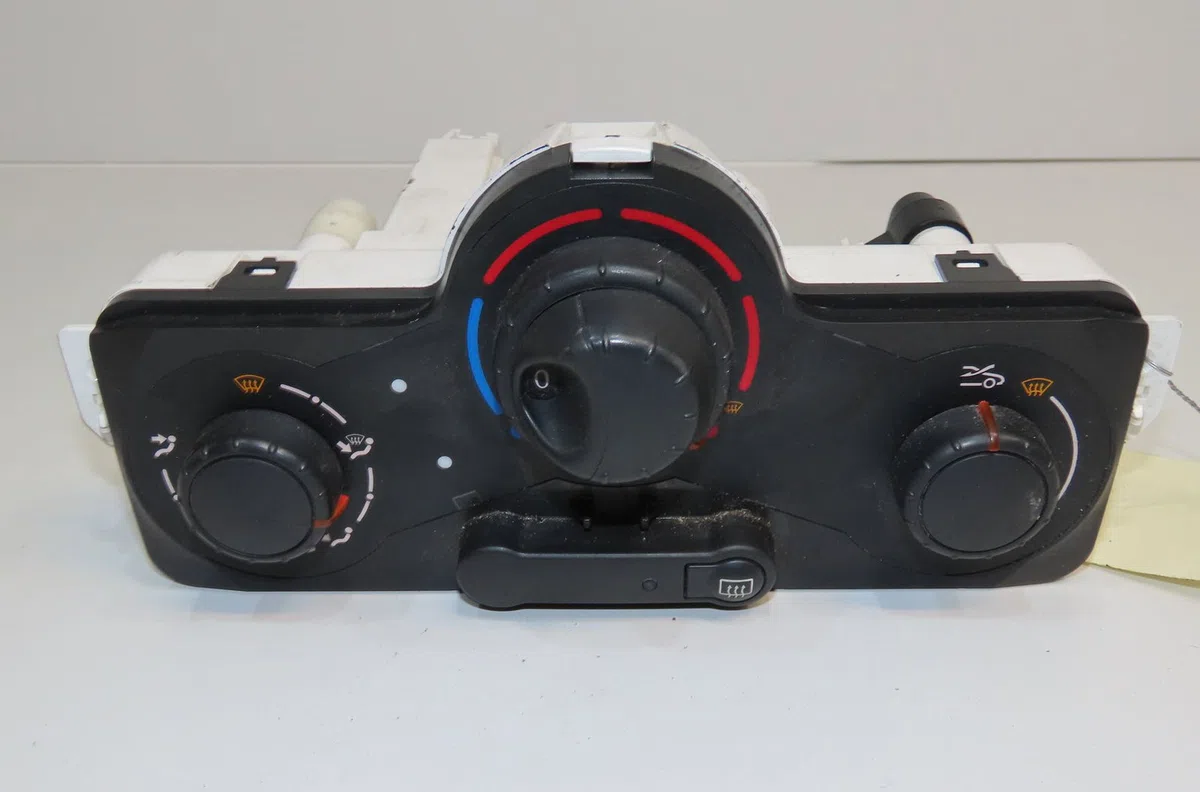 Commande de chauffage Renault CLIO III (BR0-1, CR0-1) 1.2 16v (br02, br0j, br11, cr02, cr0j, cr11) (2005-2014) 5 portes occasion