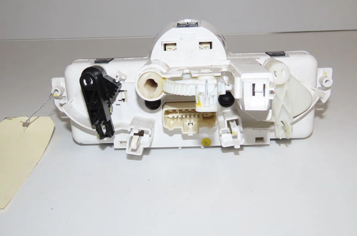 Commande de chauffage Renault CLIO III (BR0-1, CR0-1) 1.2 16v (br02, br0j, br11, cr02, cr0j, cr11) (2005-2014) 5 portes occasion — photo 2