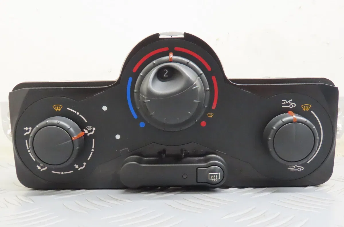 Commande de chauffage Renault CLIO III (BR0-1, CR0-1) 1.5 dci (c-br0g, c-br1g) (2005-2012) 5 portes occasion