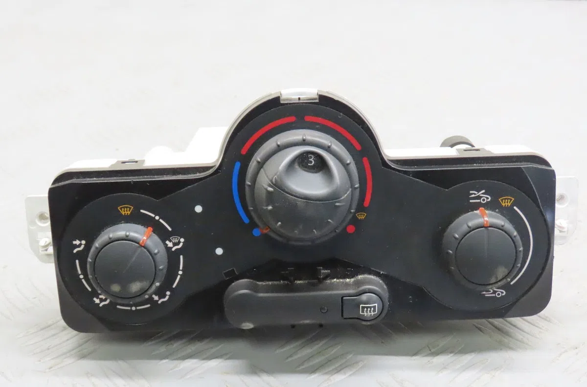 Commande de chauffage Renault CLIO III Grandtour (KR0-1_) 1.5 dci (kr0f) (2007-2012) 5 portes occasion