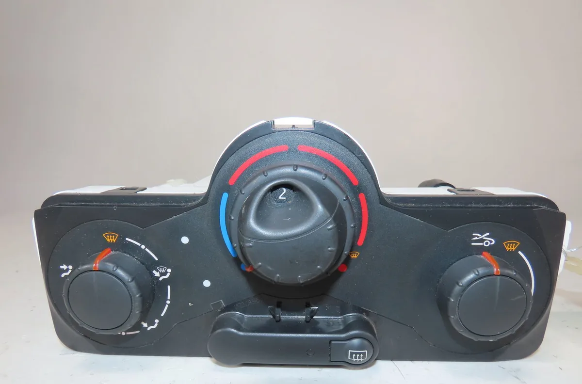Commande de chauffage Renault CLIO III Grandtour (KR0-1_) 1.5 dci (kr0g) (2007-2012) occasion