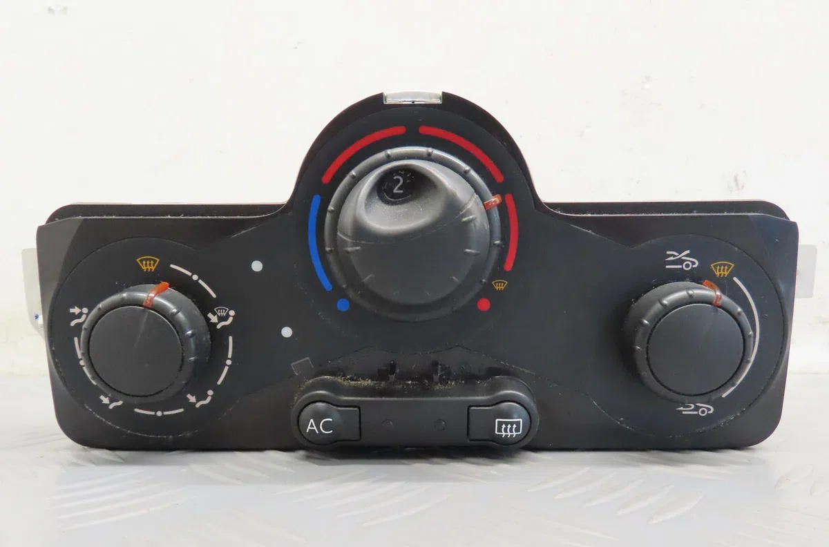 Commande de chauffage Renault CLIO III Grandtour (KR0-1_) 1.5 dci (kr0g) (2007-2012) occasion — photo 4